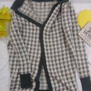 Aeropostale woman's cardigan. Size m